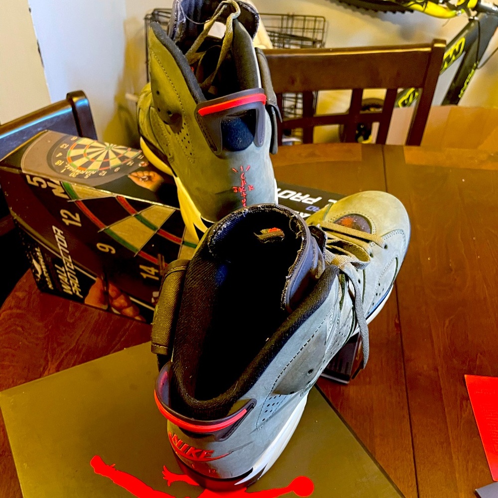 Air Jordan/Travis Scott (Cactus Jack)6 edition, size 10.5 Men, Olive Green/Black
